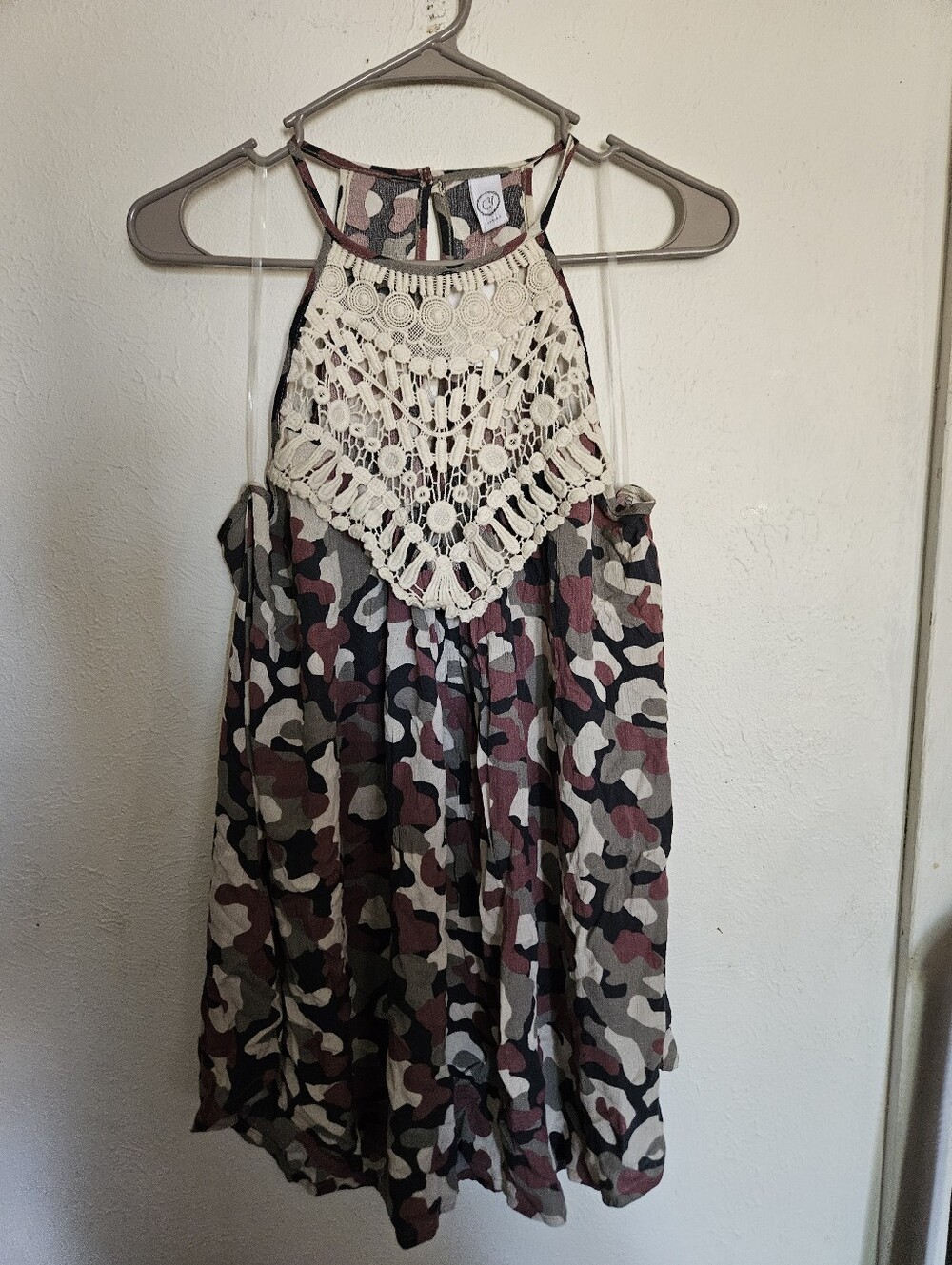 Crochet Yoke Camouflage Halter Blouse - Multi